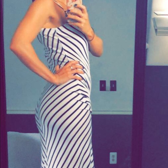 Medium striped v neck summer maxi dress! Adjustable straps! - Picture 3 of 6